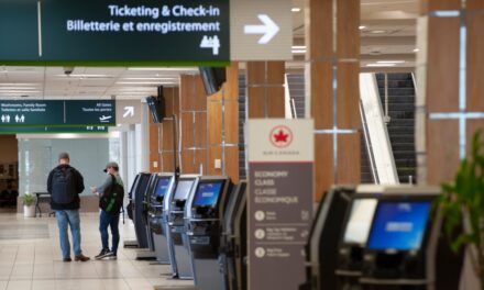 <strong>Các sân bay của Canada đang tăng phí với hành khách để bù lỗ</strong>