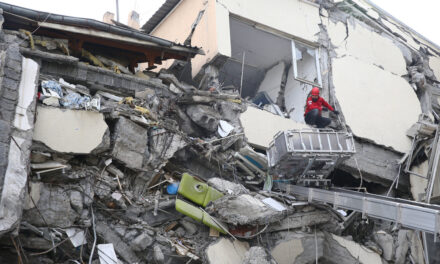 <strong>Hơn 2.300 người chết vì động đất ở Thổ Nhĩ Kỳ, Syria</strong>