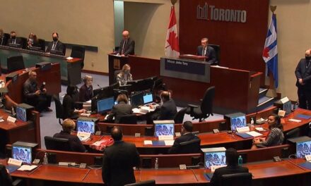 <strong>Tuần bất ổn bắt đầu ở Toronto sau sự từ chức bất ngờ của thị trưởng</strong>