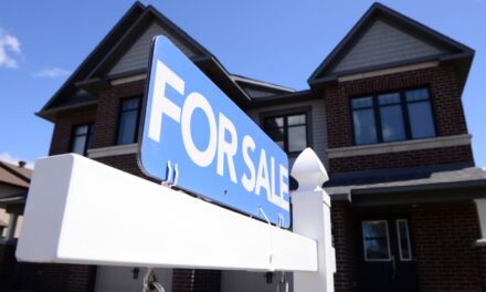 <strong>Giá nhà ở khu vực Toronto giảm 18% so với tháng 2 năm ngoái, doanh số giảm một nửa</strong>