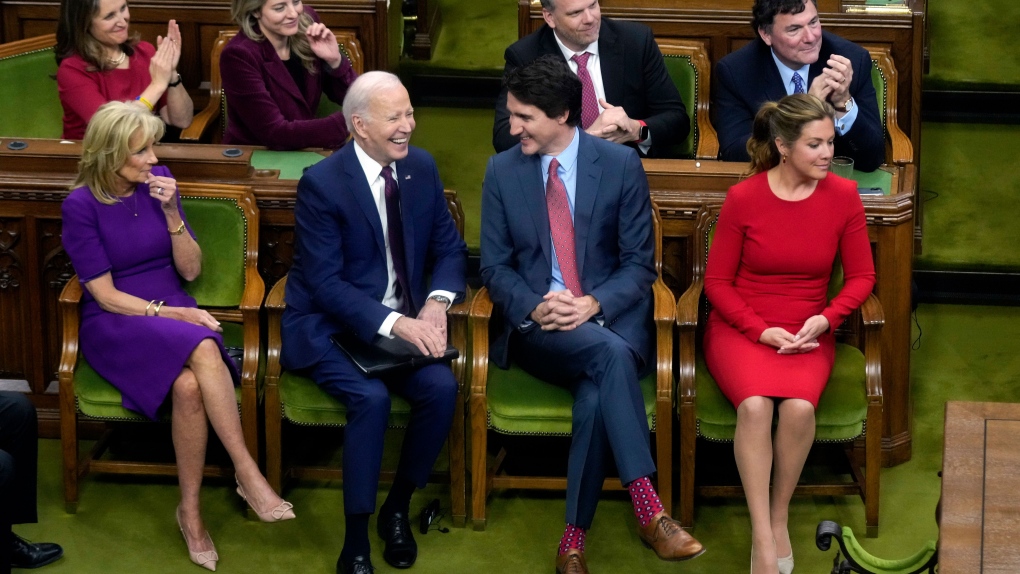 ‘Những thỏa thuận khủng khiếp, khủng khiếp’: Trump chỉ trích chuyến thăm Canada của Biden