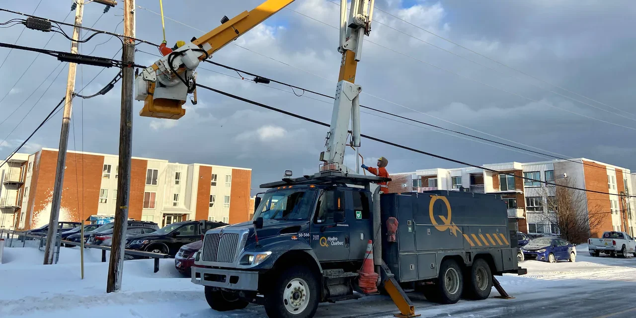 Hydro-Québec khôi phục điện sau bão tuyết khiến hàng chục nghìn người mất điện