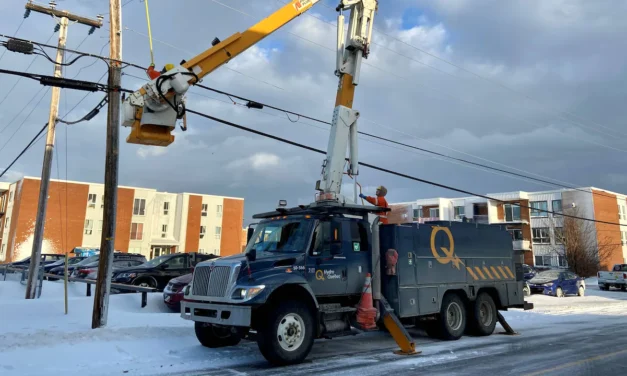 Hydro-Québec khôi phục điện sau bão tuyết khiến hàng chục nghìn người mất điện