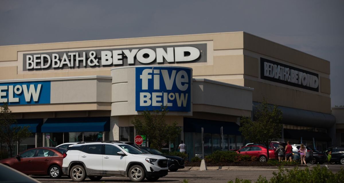 Bed Bath & Beyond bắt đầu đóng cửa các cửa hàng khi nộp đơn xin phá sản