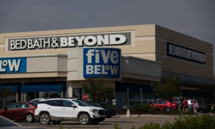 Bed Bath & Beyond bắt đầu đóng cửa các cửa hàng khi nộp đơn xin phá sản
