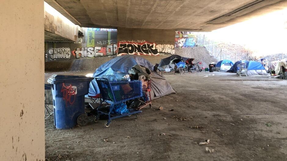 Phần lớn những người vô gia cư bị đuổi khỏi cầu vượt Montréal vẫn không có nơi trú ẩn
