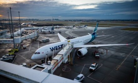 Giá vé máy bay cao hơn, khiếu nại của khách hàng thúc đẩy nghiên cứu về lĩnh vực hàng không của Canada