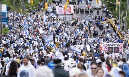 Hàng chục ngàn người tham gia ‘Walk With Israel’ ở Toronto